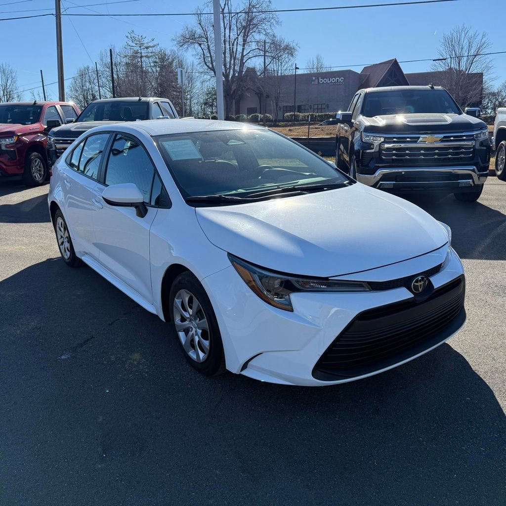 Used 2025 Toyota Corolla LE image 8