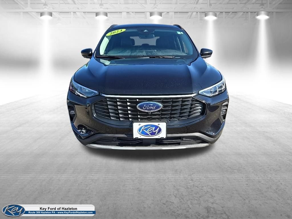 Used 2024 Ford Escape Platinum AWD/4WD image 2