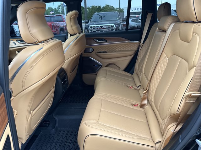 Used 2025 Jeep Grand Cherokee Summit AWD/4WD image 6