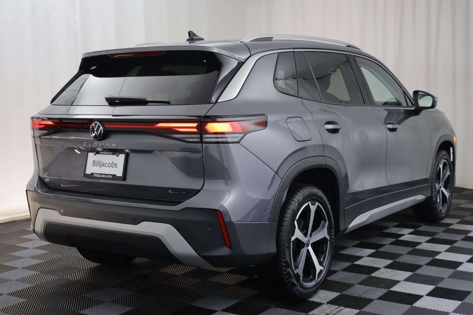 New 2026 Volkswagen Tiguan SE image 16