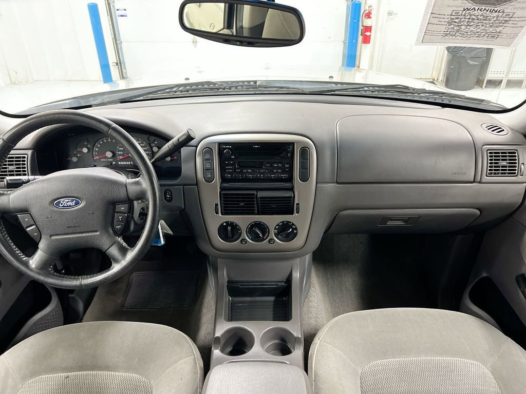 Used 2004 Ford Explorer XLT image 10