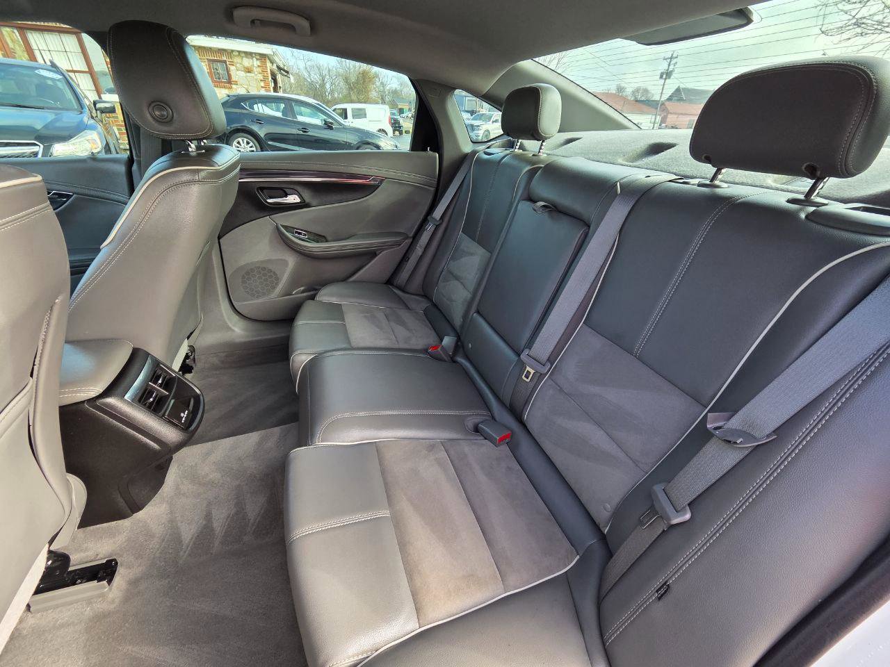 Used 2015 Chevrolet Impala LT FWD image 14