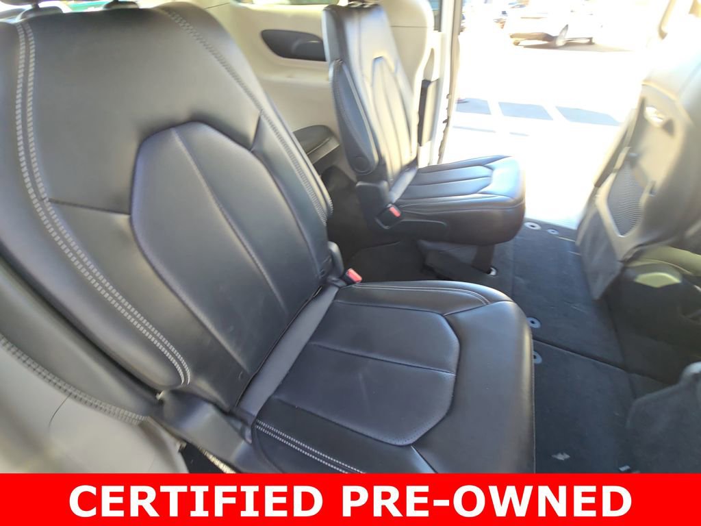 Used 2024 Chrysler Pacifica Touring-L image 11