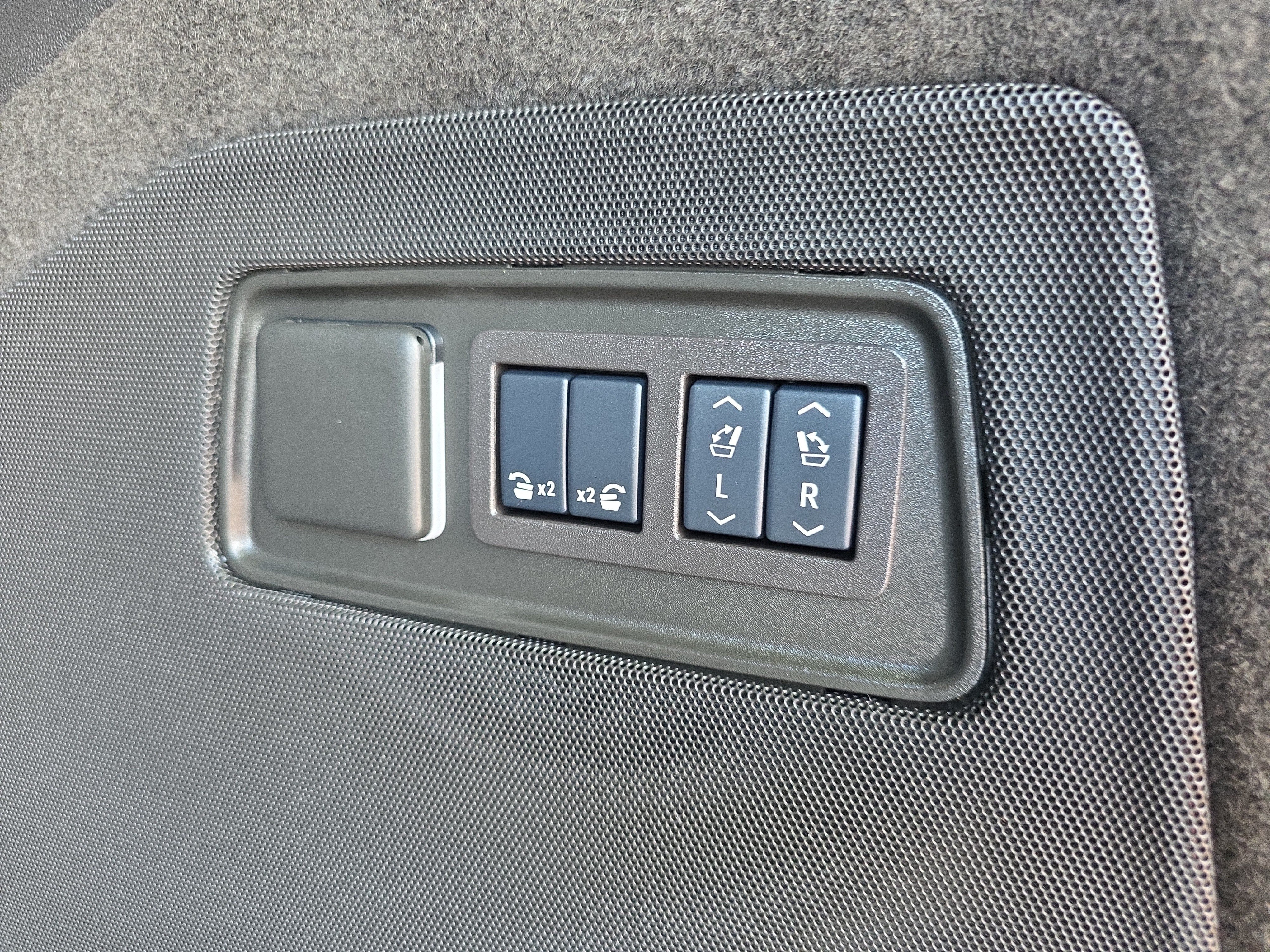 Used 2025 Cadillac Escalade Premium Luxury w/ Touring Package AWD/4WD image 15