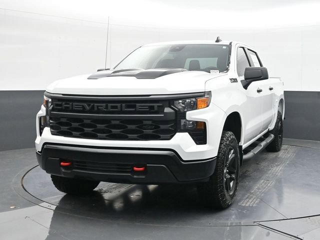 New 2026 Chevrolet Silverado 1500 Custom Trail Boss w/ LPO, Dark Essentials Package video 2