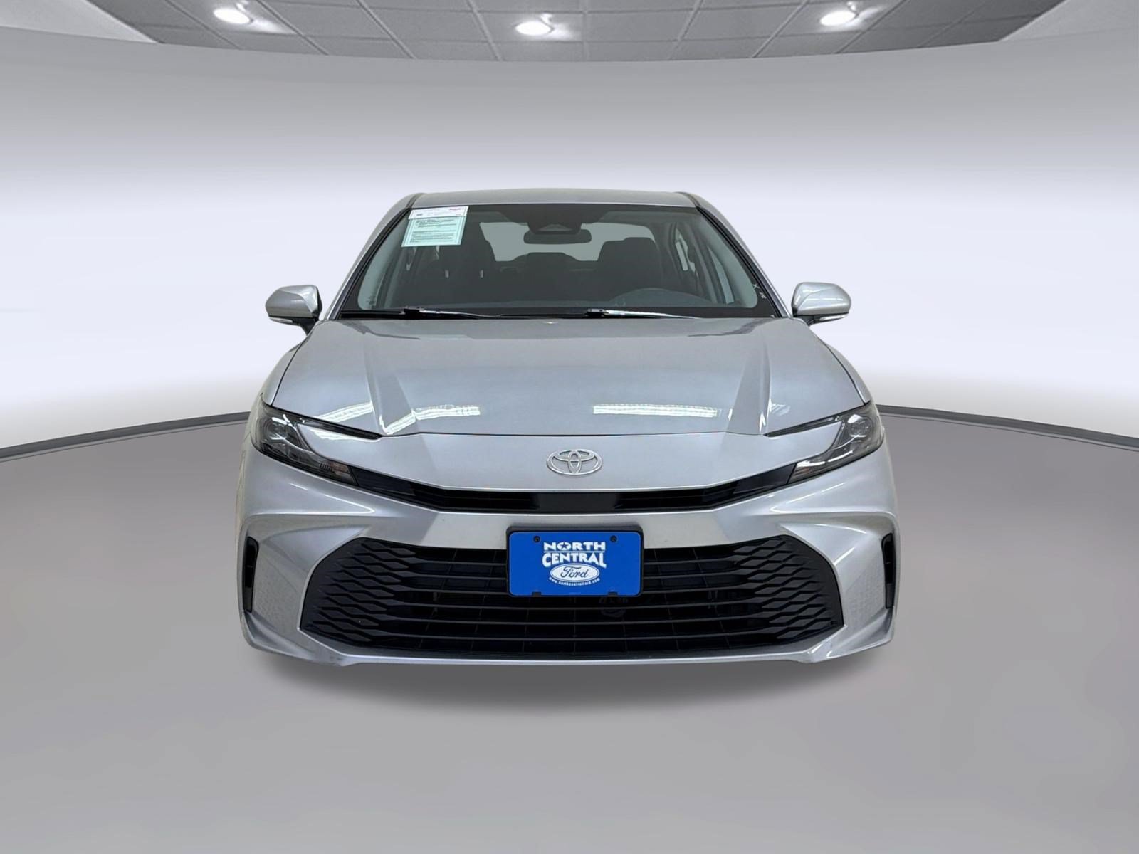 Used 2025 Toyota Camry LE FWD image 6