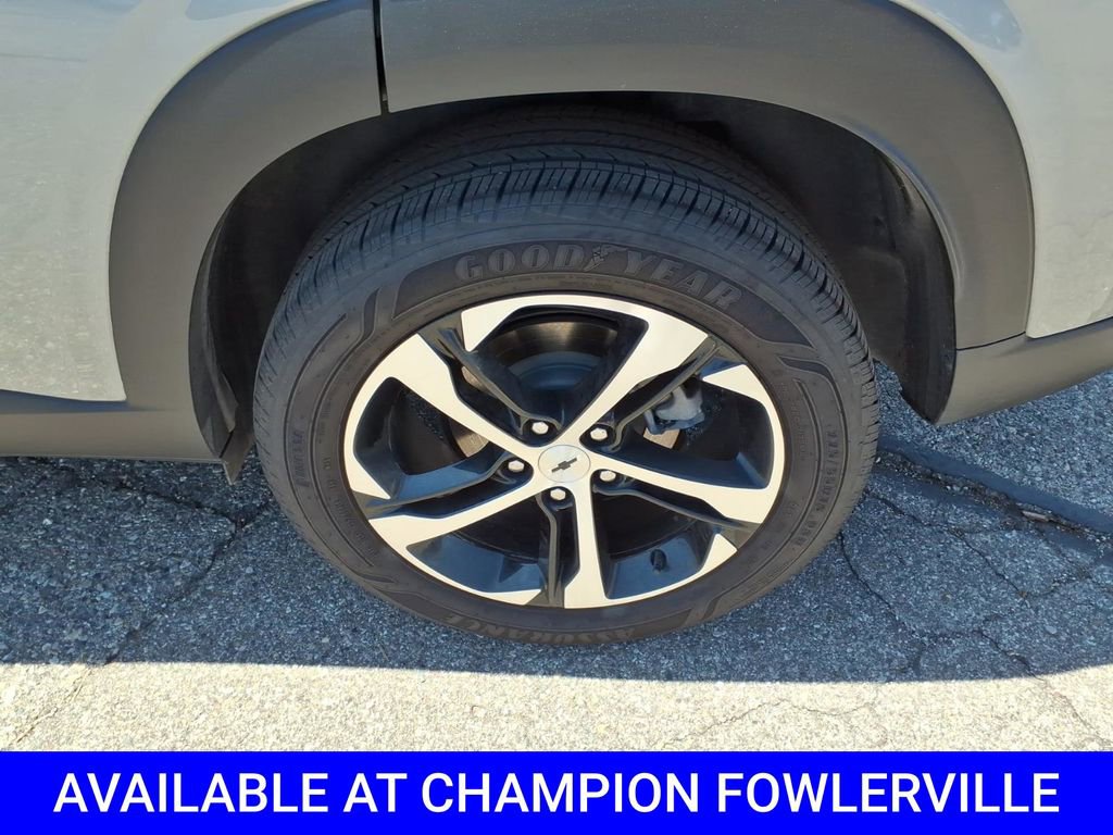 Used 2025 Chevrolet Trax RS FWD image 9