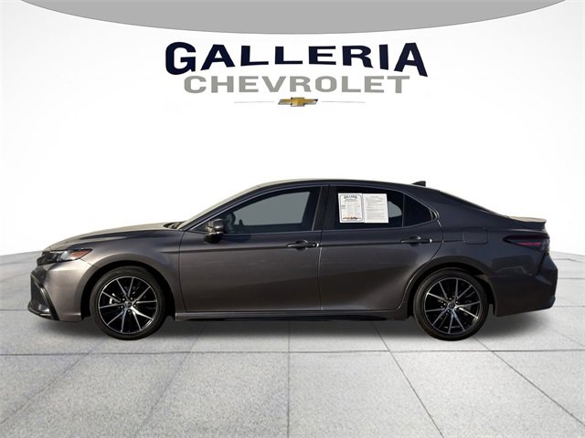 Used 2022 Toyota Camry SE image 4