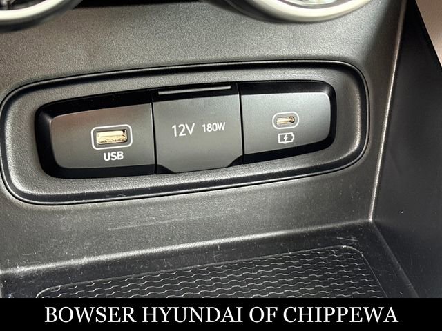 Certified 2023 Hyundai Venue SEL w/ Cargo Package image 17