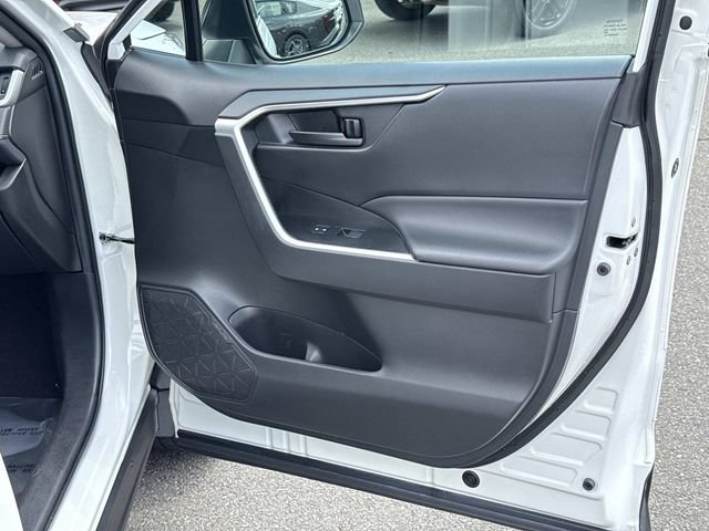 Used 2022 Toyota RAV4 LE FWD image 8