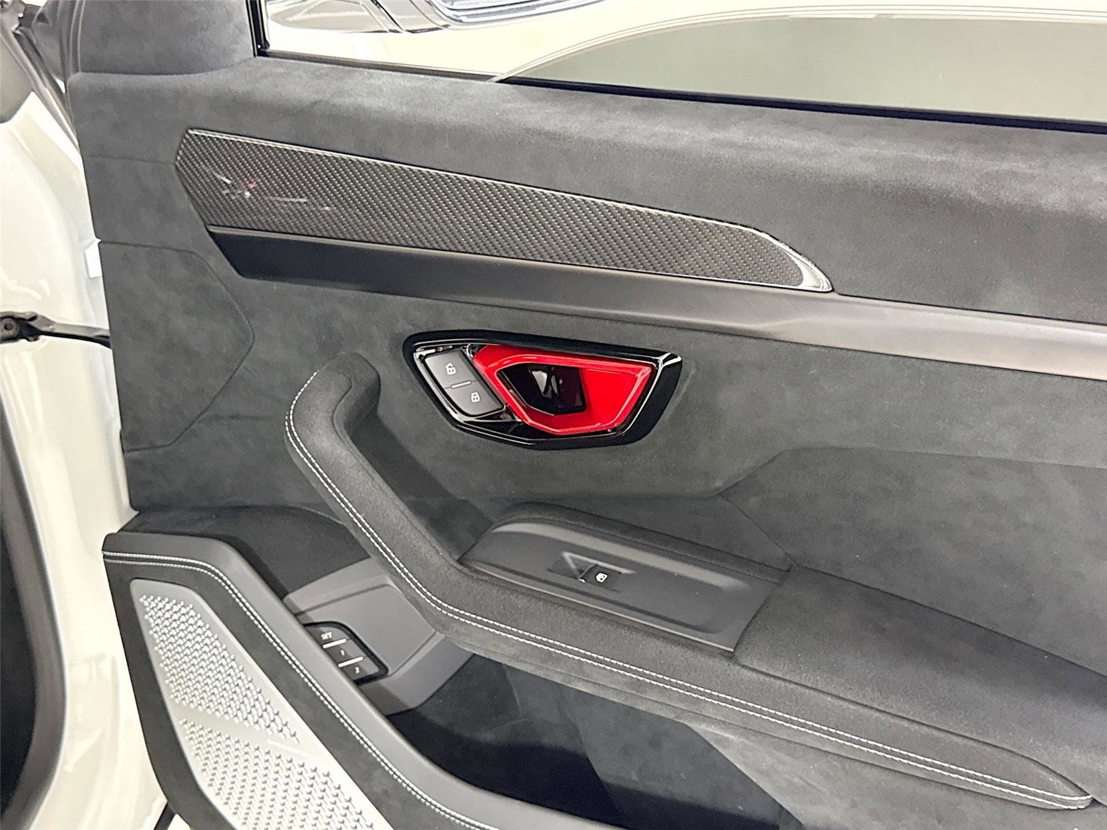 Used 2024 Lamborghini Urus Performante AWD/4WD image 35