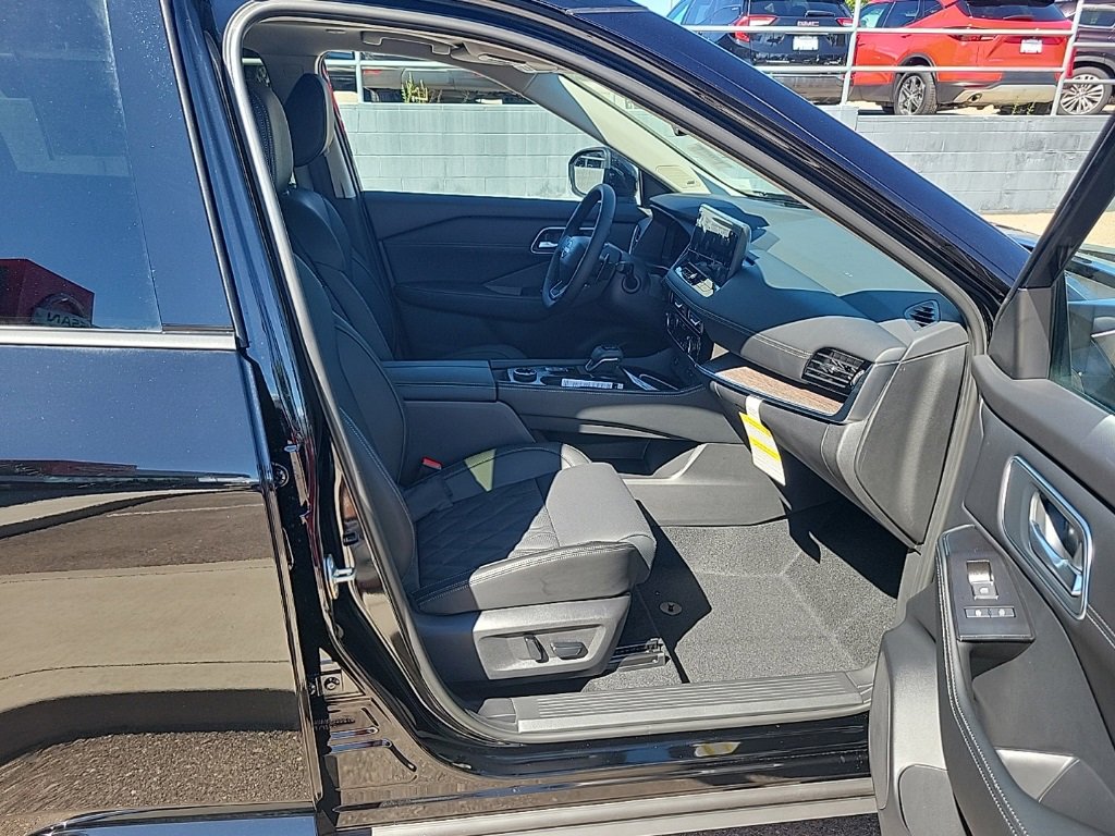 New 2026 Nissan Rogue Platinum w/ Platinum Premium Package image 17