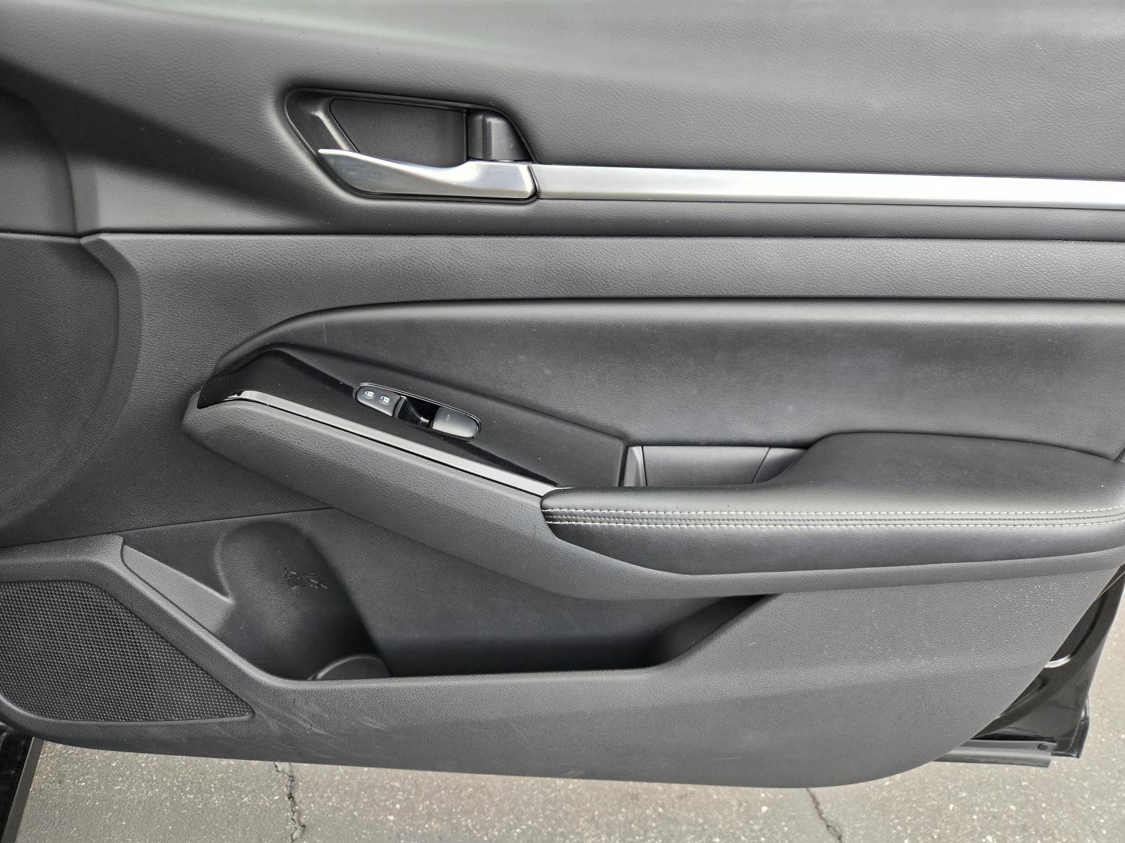 Used 2023 Nissan Altima 2.5 SV FWD image 35