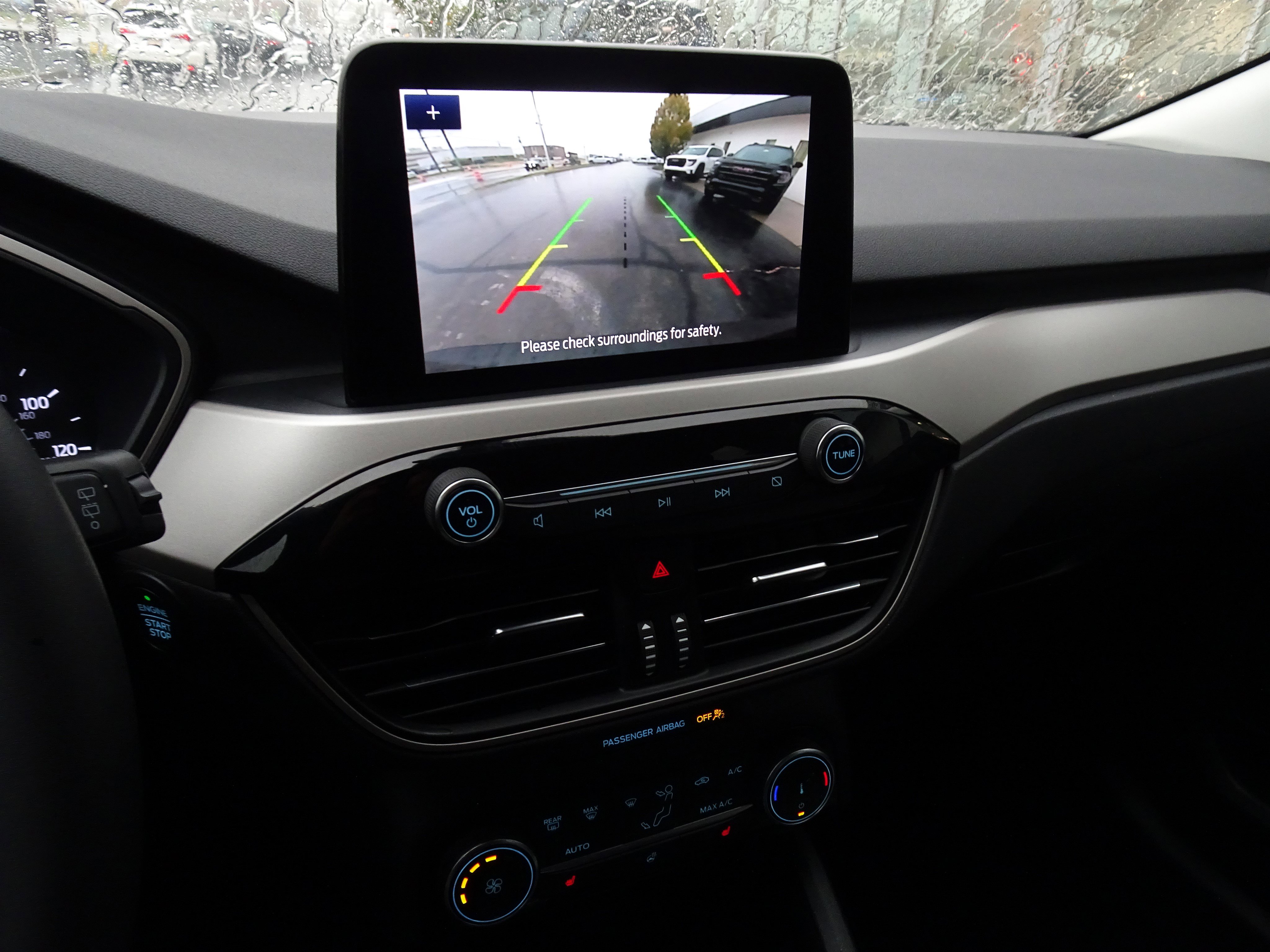 Used 2022 Ford Escape SE w/ Cold Weather Package image 11