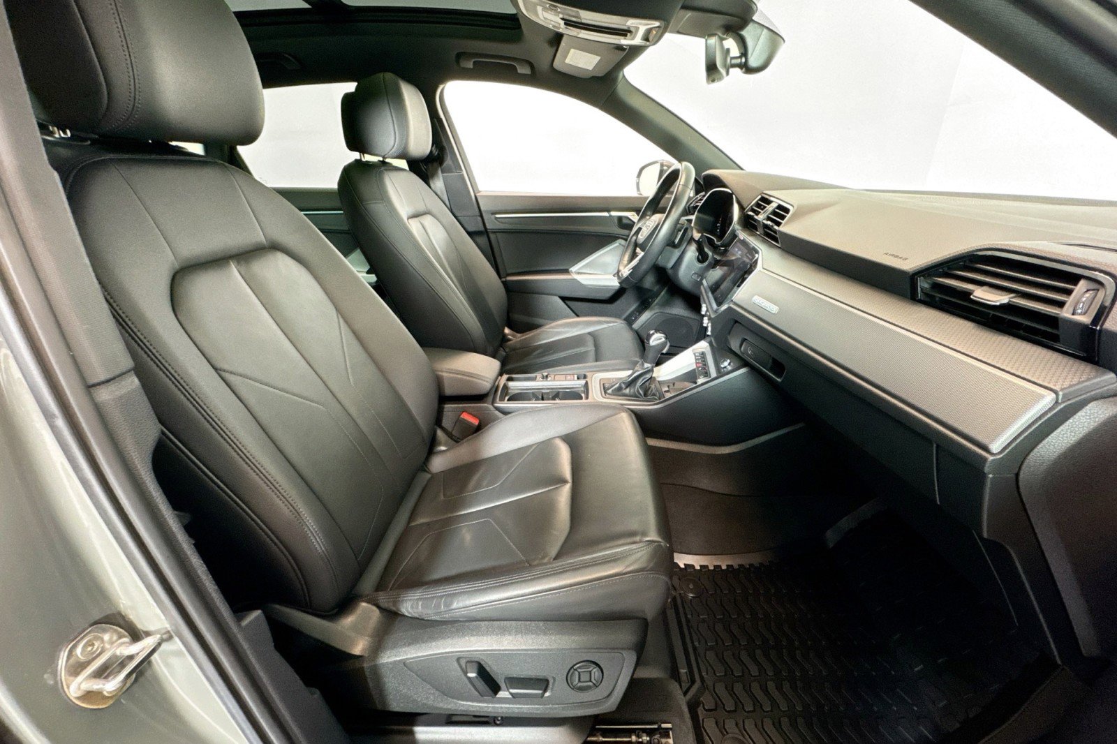 Used 2023 Audi Q3 2.0T Premium Plus w/ Premium Plus Package image 27