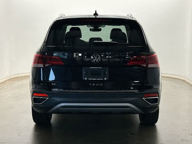Used 2023 Volkswagen Taos SE w/ Panoramic Sunroof Package AWD/4WD image 4