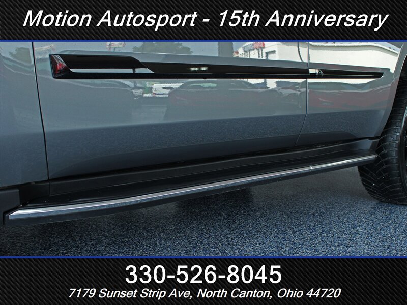 Used 2020 Cadillac Escalade Luxury w/ Escalade Sport Edition AWD/4WD image 36