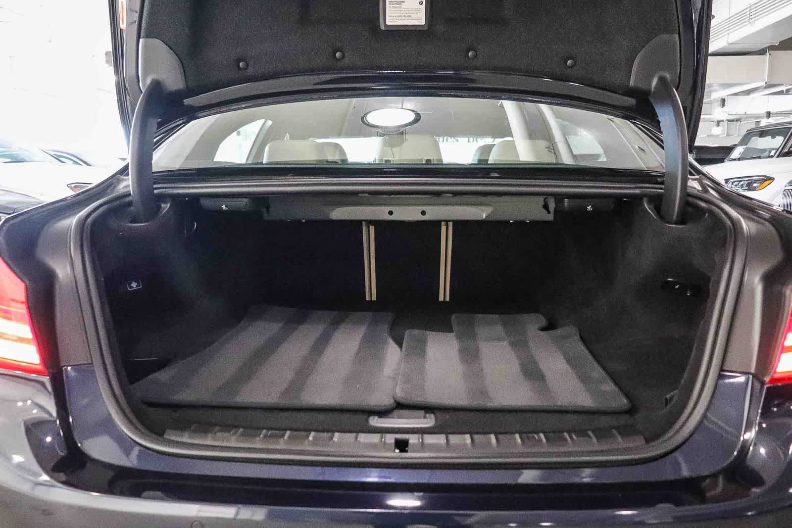 Used 2019 BMW 530e w/ Convenience Package RWD image 27