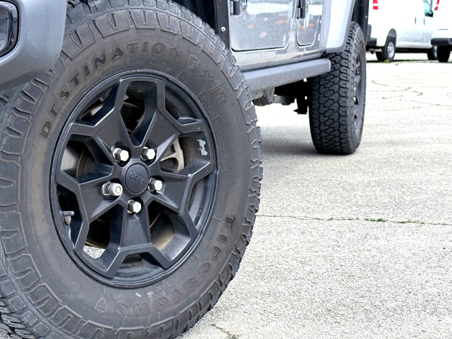 Used 2021 Jeep Gladiator Willys AWD/4WD image 2