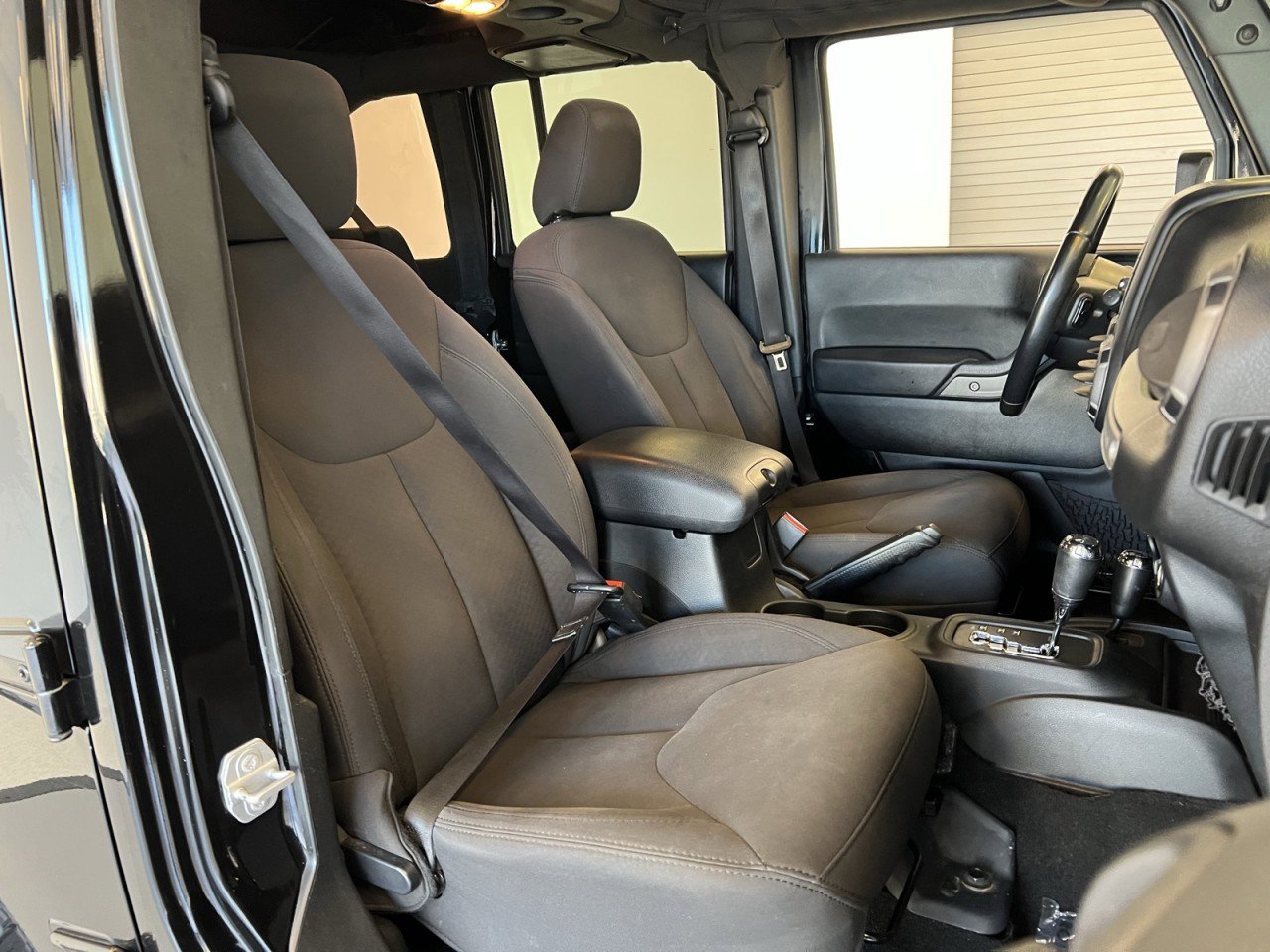 Used 2018 Jeep Wrangler Unlimited Sport S image 27