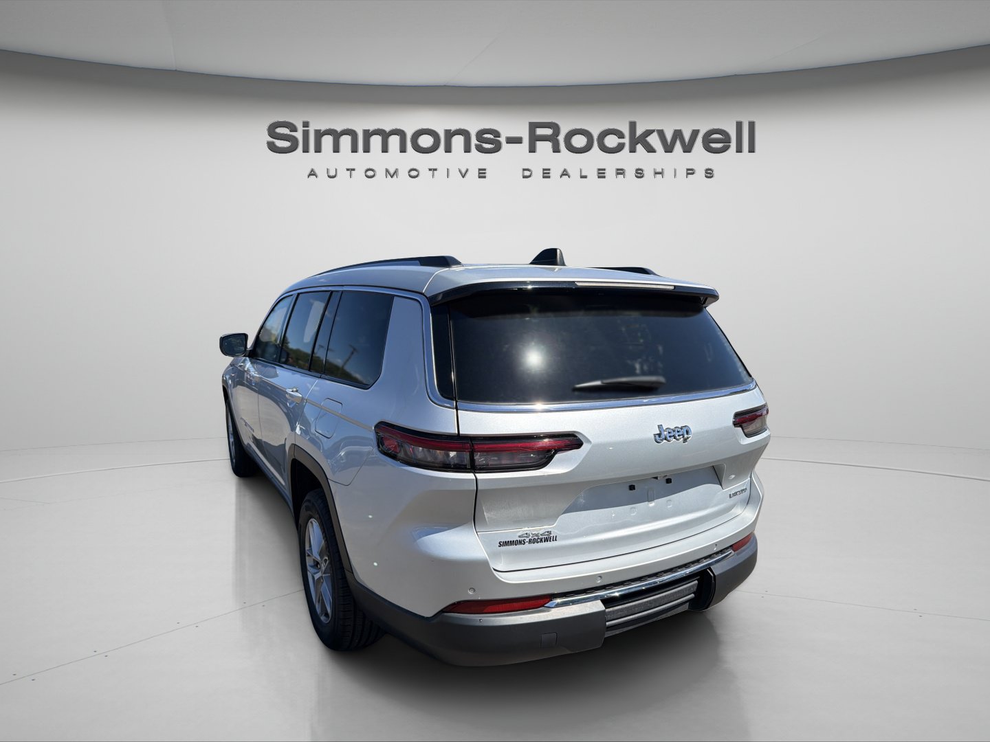 Used 2023 Jeep Grand Cherokee L Laredo w/ Luxury Tech Group I AWD/4WD image 4