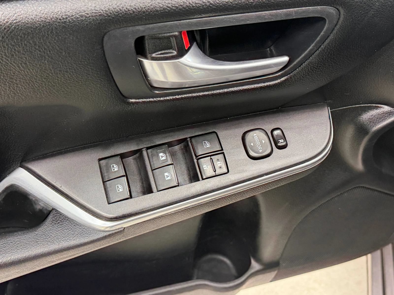 Used 2016 Toyota Camry SE FWD image 22