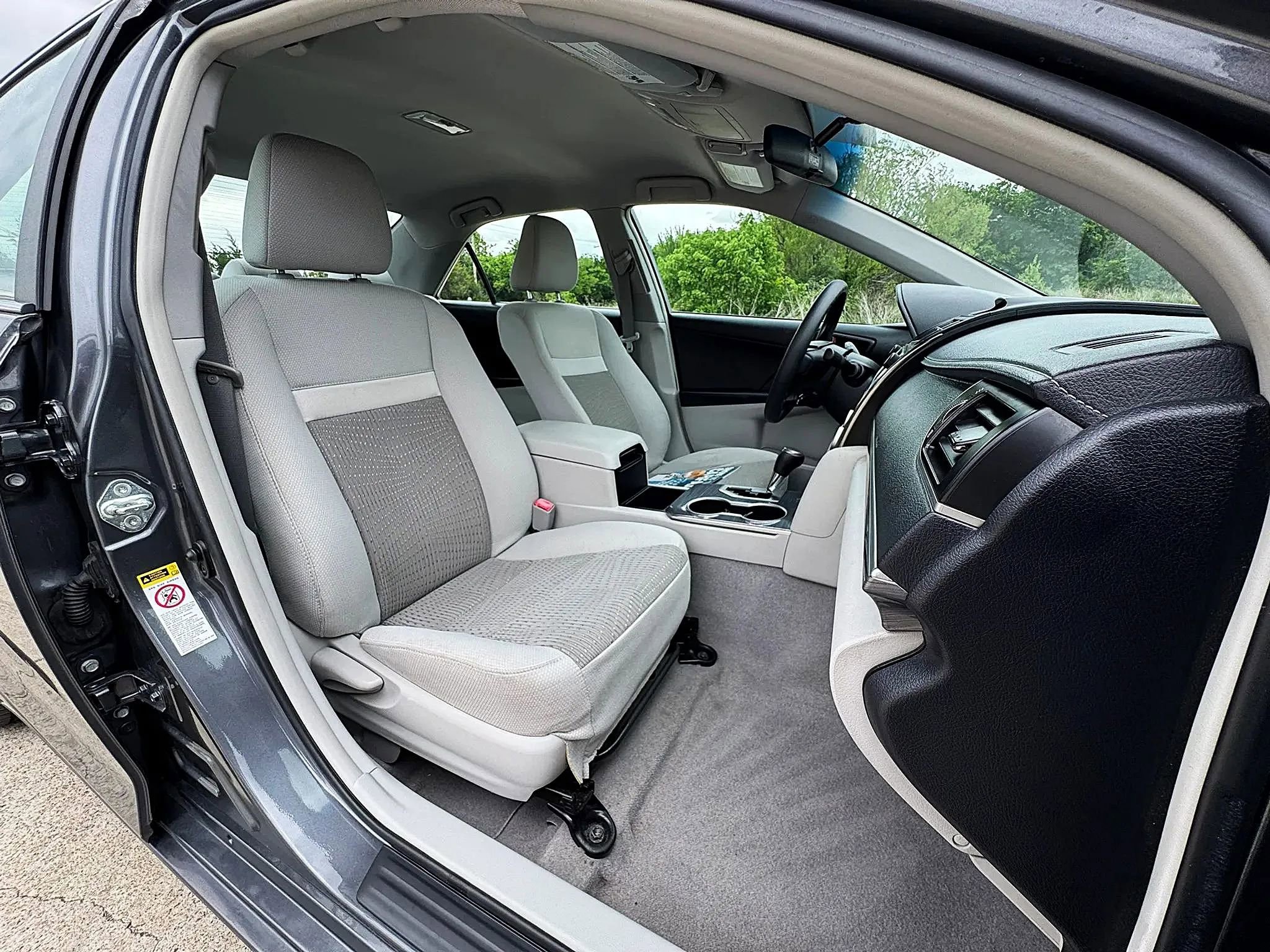 Used 2012 Toyota Camry LE FWD image 18