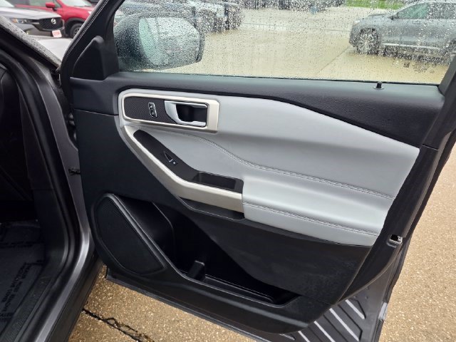 Used 2023 Ford Explorer XLT w/ Equipment Group 202A AWD/4WD image 19