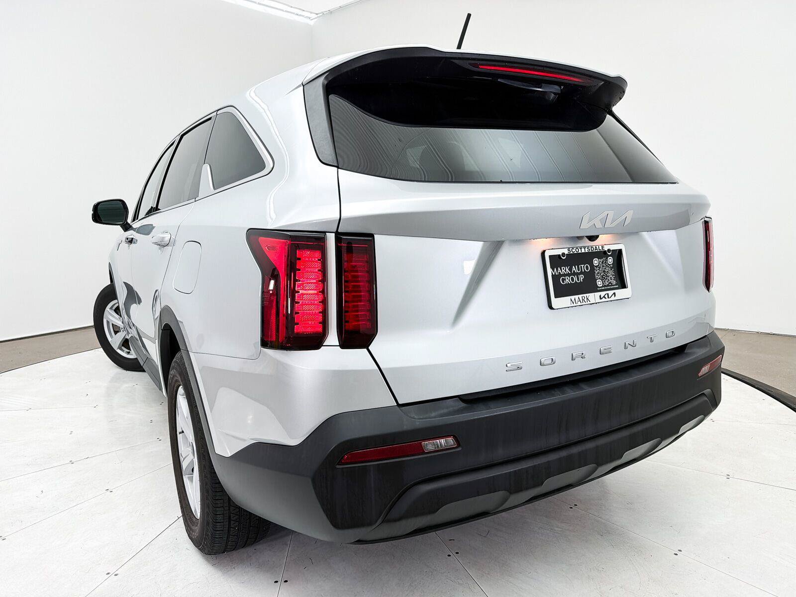 Used 2022 Kia Sorento LX FWD image 8