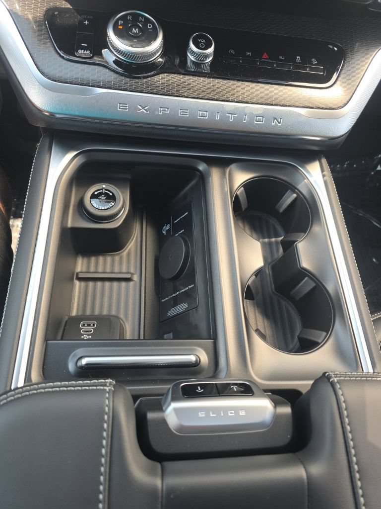 New 2027 Ford Expedition Platinum w/ Stealth Performance Package AWD/4WD image 24