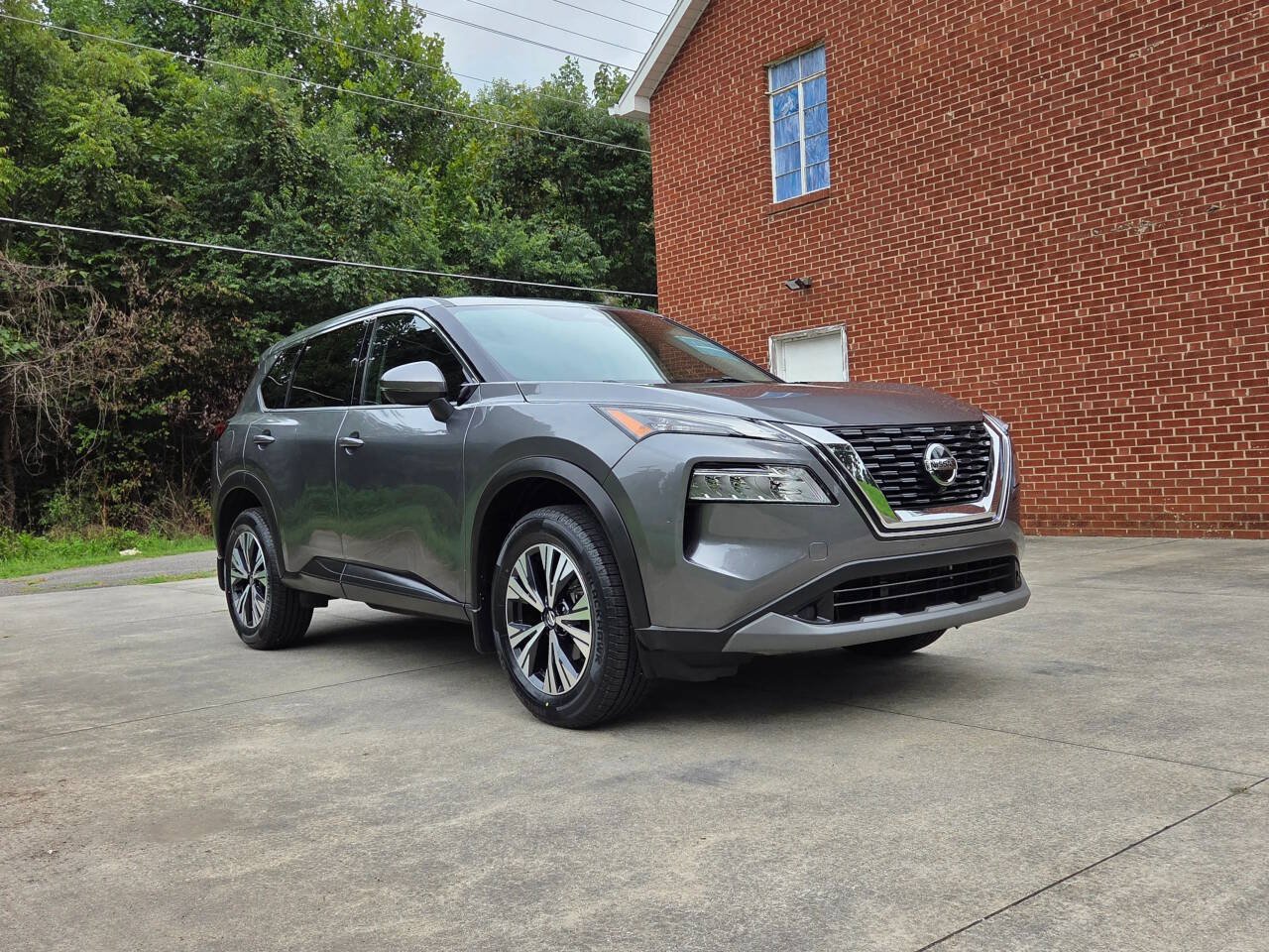 Used 2021 Nissan Rogue SV FWD image 3