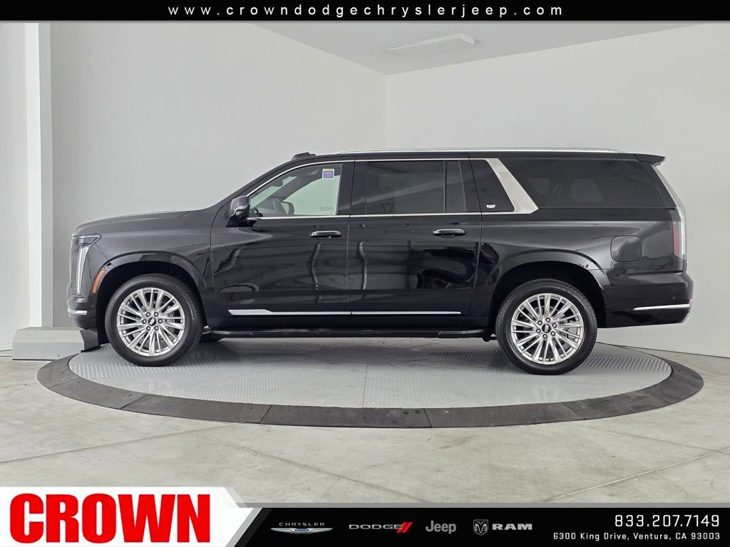 Used 2025 Cadillac Escalade ESV Premium Luxury image 4