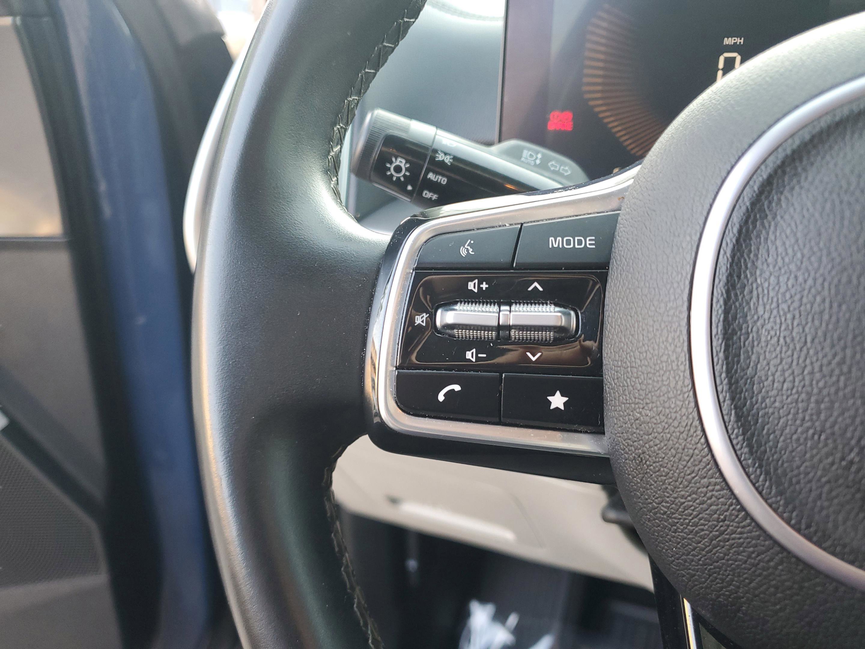 Certified 2025 Kia Sorento S image 29