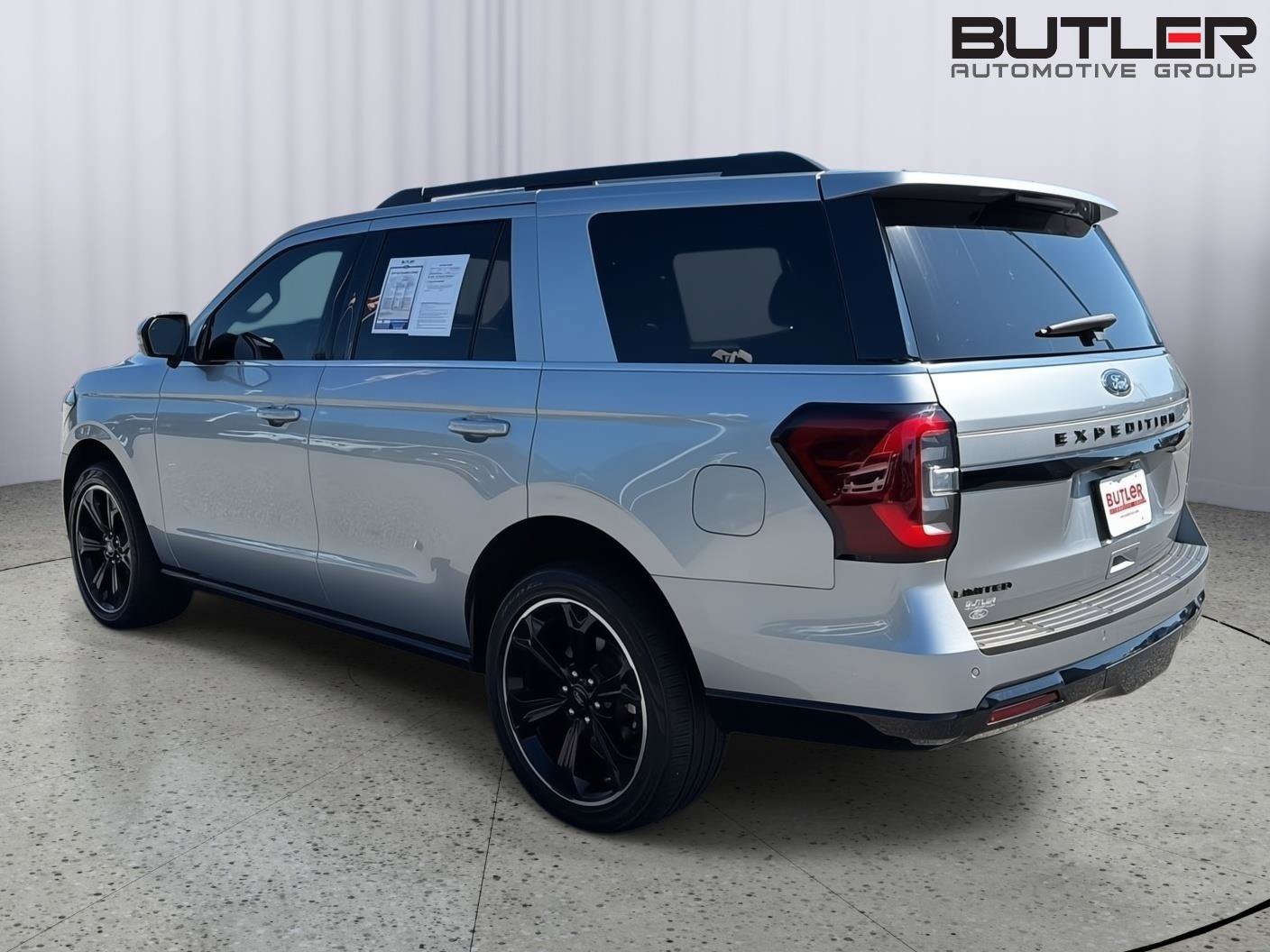 Used 2024 Ford Expedition Limited RWD image 4
