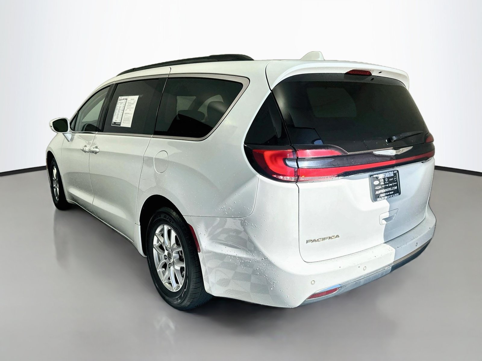 Used 2022 Chrysler Pacifica Touring-L FWD image 5