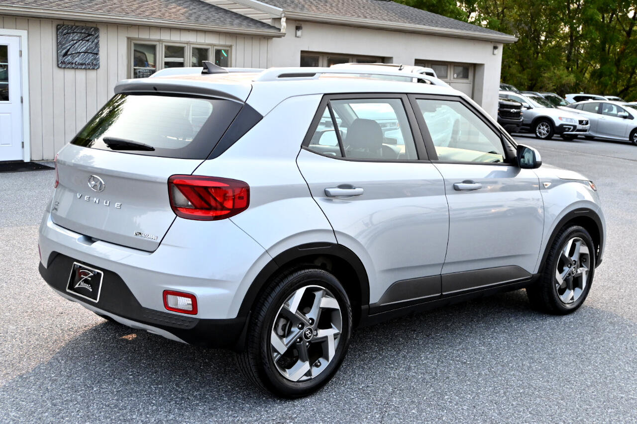 Used 2022 Hyundai Venue SEL image 11
