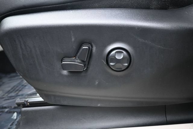 Used 2024 Chrysler Pacifica Touring-L FWD image 25