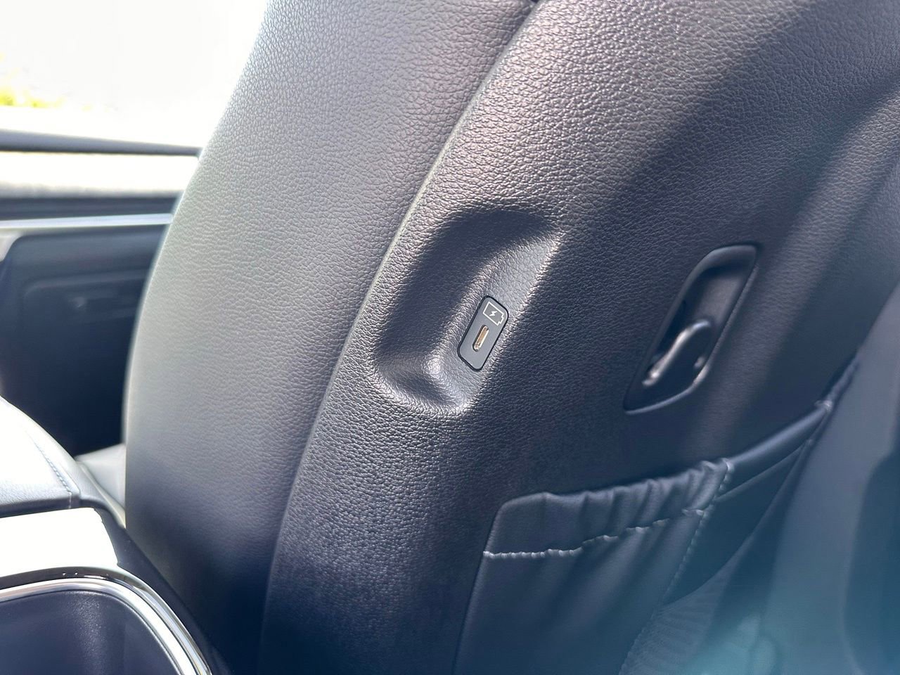 Used 2025 Kia Telluride EX w/ EX Captain's Chair Package image 20