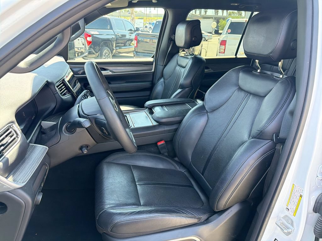 Used 2024 Jeep Wagoneer L Series II w/ Flexible Seating Group RWD image 13