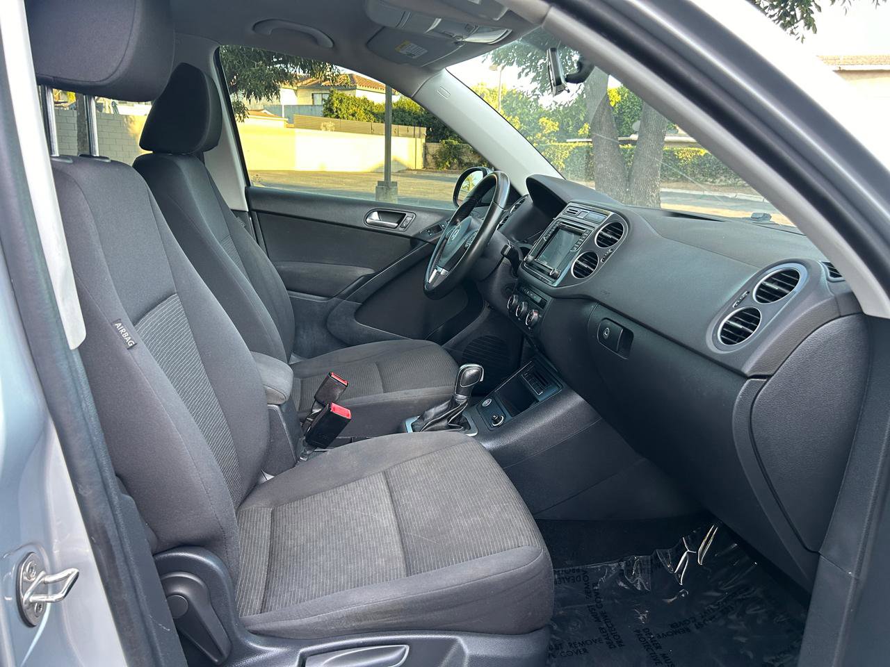 Used 2017 Volkswagen Tiguan Limited w/ Premium Package image 12