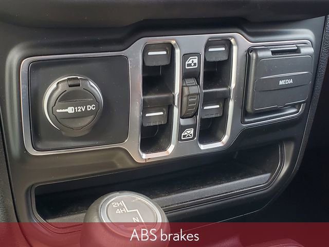 Used 2025 Jeep Wrangler Sahara w/ Safety Group AWD/4WD image 32