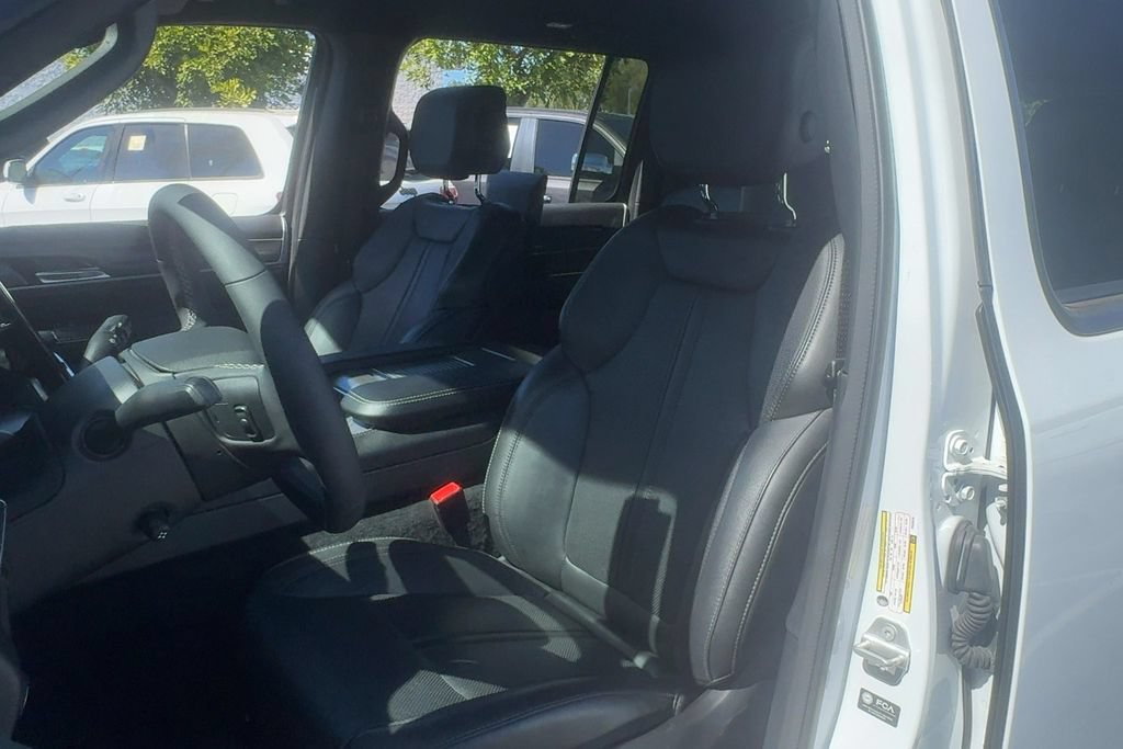 Used 2023 Jeep Wagoneer Series III w/ Rear Seat Video Group 1 AWD/4WD image 11