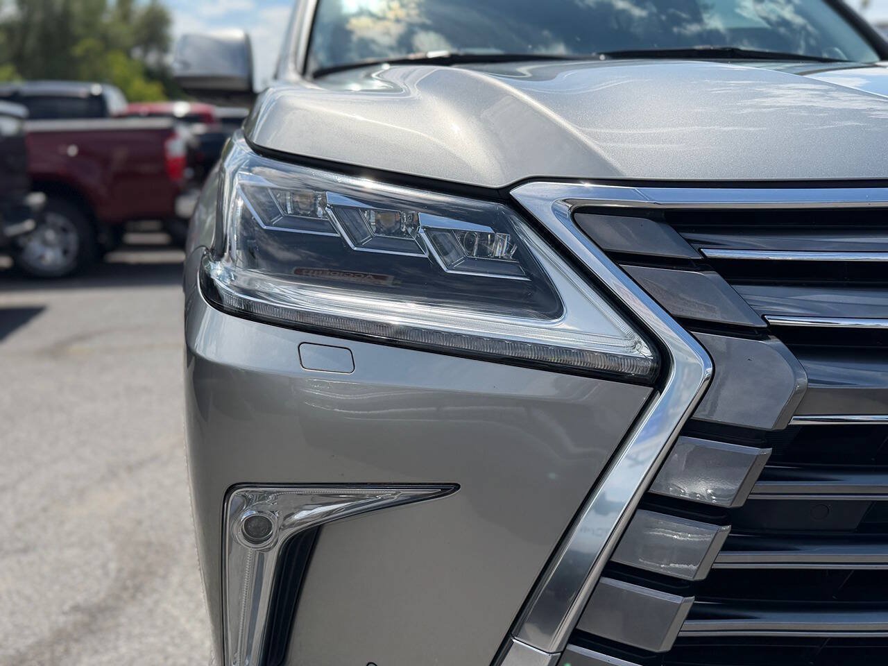 Used 2017 Lexus LX 570 4WD w/ Luxury Package image 19