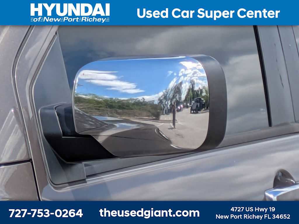 Used 2014 Nissan Armada SL image 11