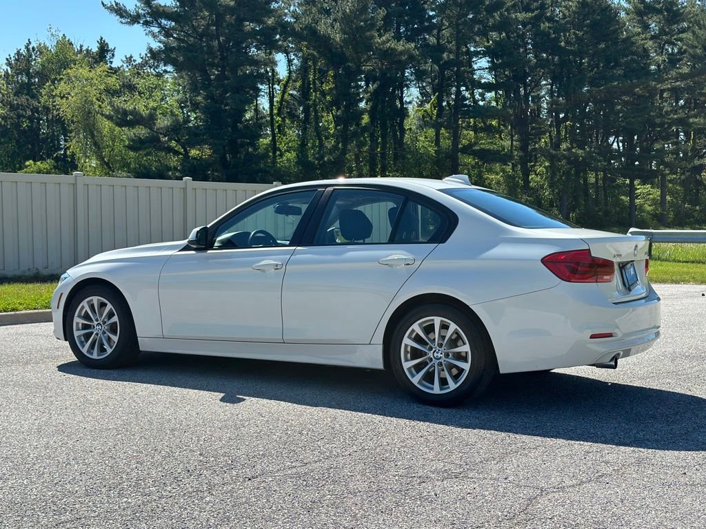 Used 2018 BMW 320i xDrive Sedan w/ Convenience Package AWD/4WD image 5