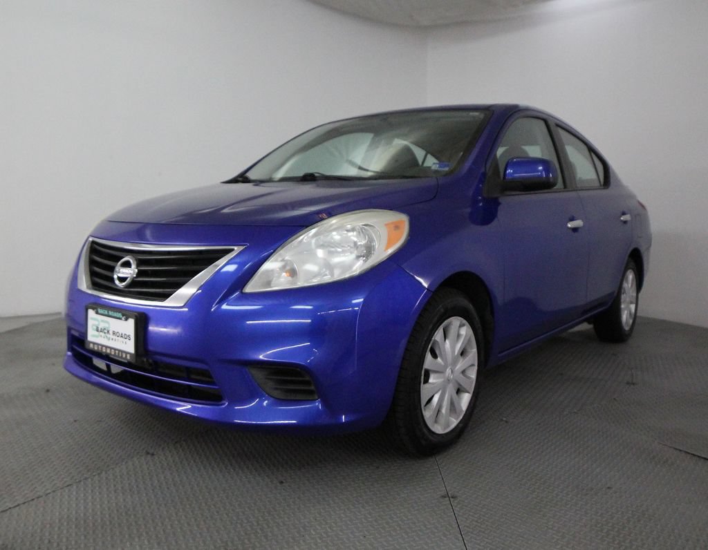 Used 2013 Nissan Versa SV w/ Convenience Pkg FWD image 3