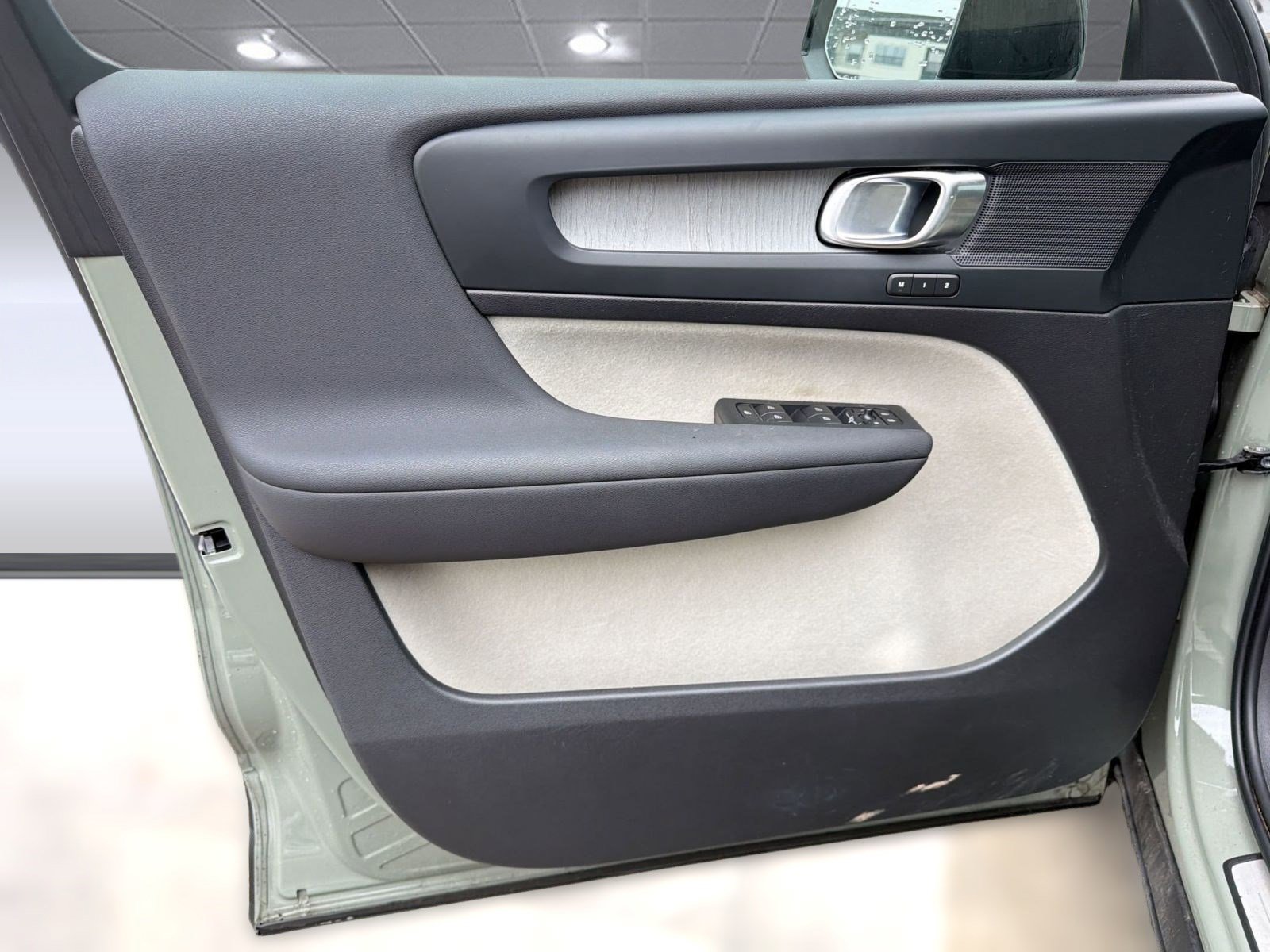 Certified 2023 Volvo XC40 B5 Plus w/ Driver Assist Package image 18