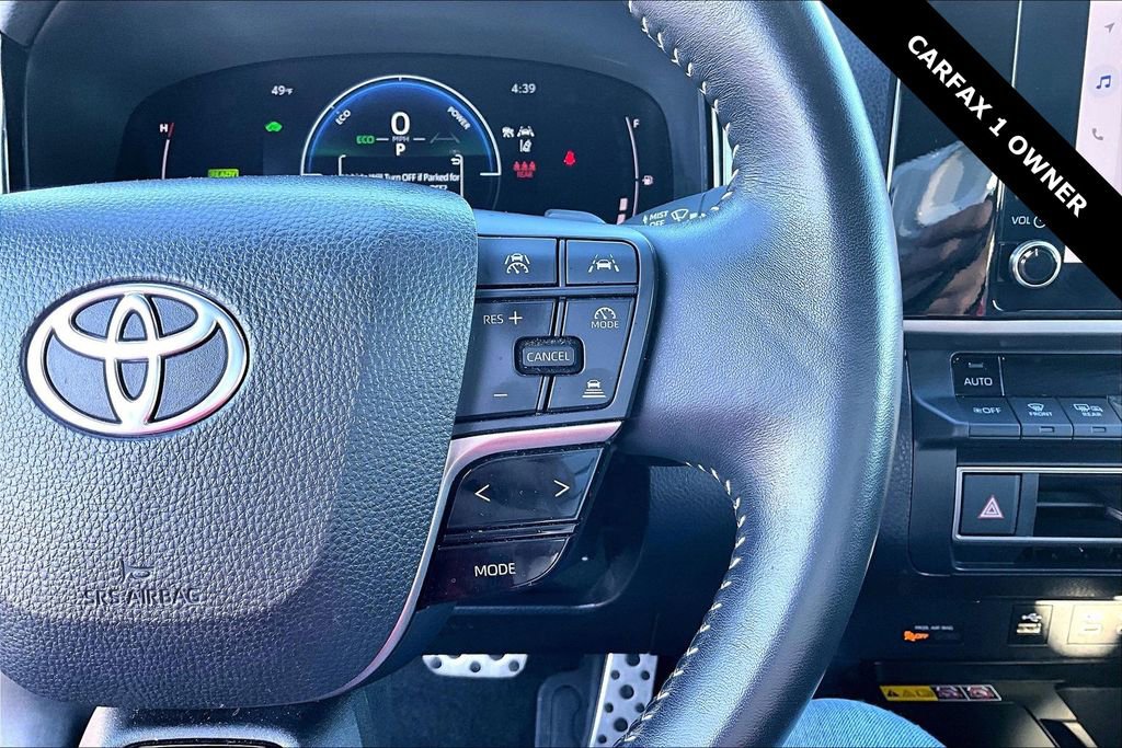 Used 2025 Toyota Camry SE image 12