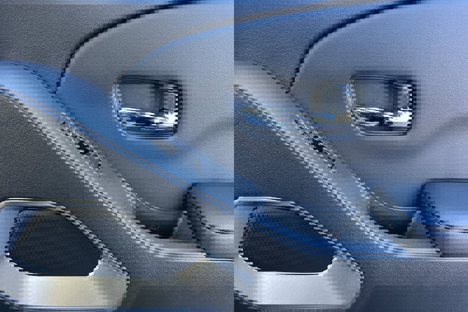 Used 2025 Nissan Frontier SV w/ SV Convenience Package image 18