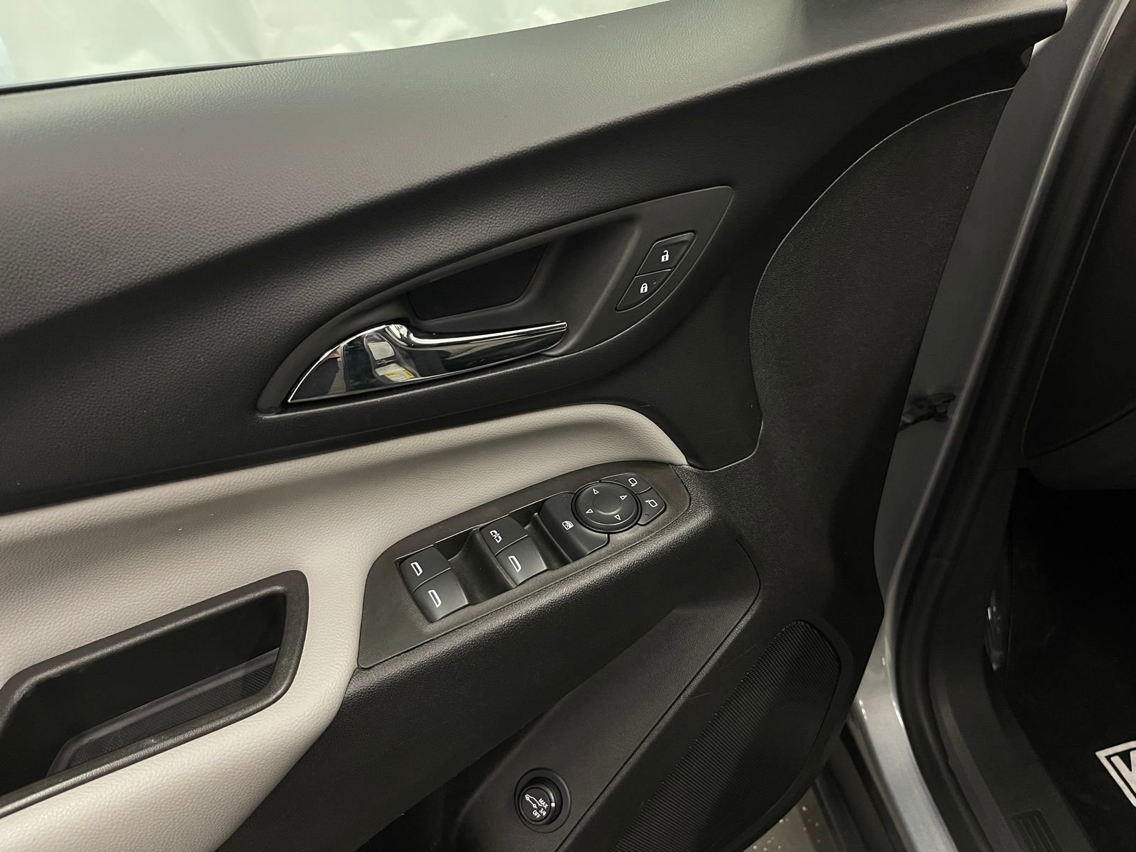 Used 2024 Chevrolet Equinox LT image 10